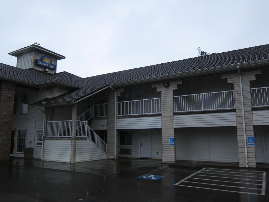 Days Inn By Wyndham Ocean Shores Exterior foto