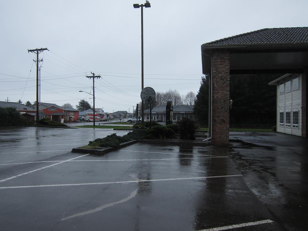 Days Inn By Wyndham Ocean Shores Exterior foto